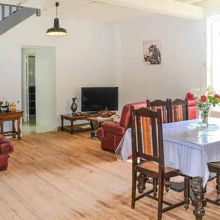 3 Bedroom Awesome In Hébergement de vacances *