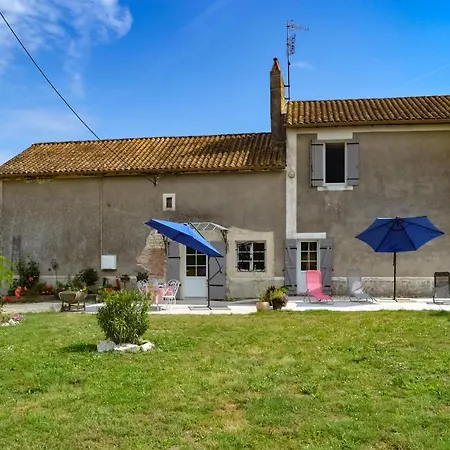Hébergement de vacances 3 Bedroom Awesome In Razac-de-Saussignac
