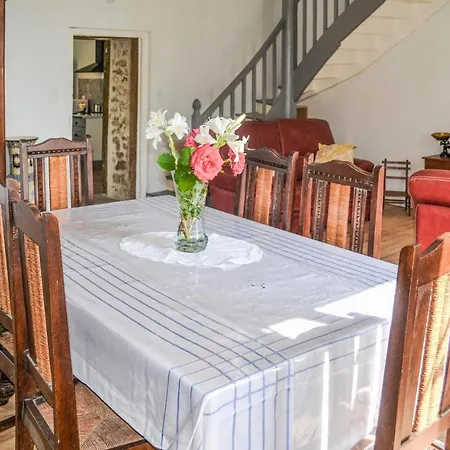 3 Bedroom Awesome In Hébergement de vacances