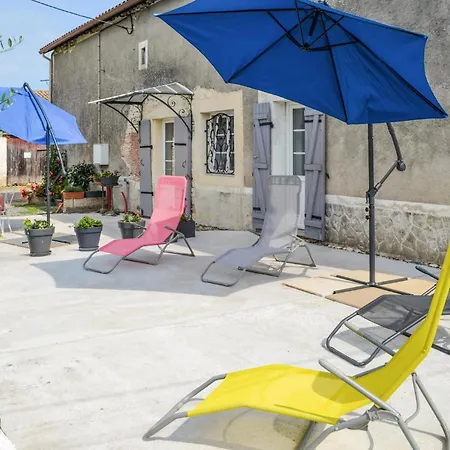 3 Bedroom Awesome In Hébergement de vacances Razac-de-Saussignac