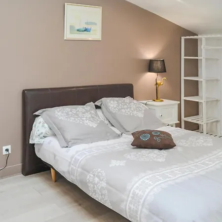 Amazing In With Kitchen Holiday home