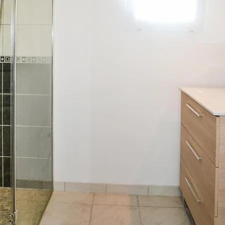 3 Bedroom Awesome In Hébergement de vacances *